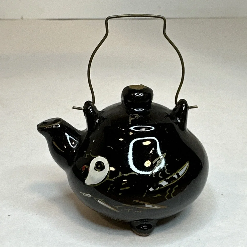 Tea Pot Salt & Pepper Shakers - Vintage Hand Painted Made in Japan
